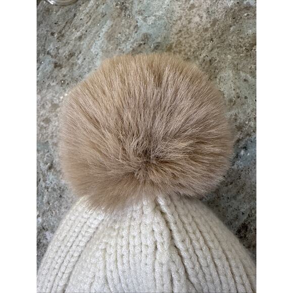 Steve Madden Ivory Knit Winter‎ Beanie! MINT CONDITION! - Picture 3 of 5
